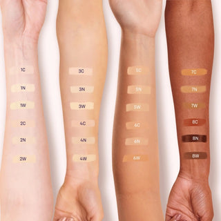 By Terry Brightening CC Foundation på ulike hudtoner