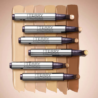 By Terry Hyaluronic Hydra Concealer gir en naturlig finish og reduserer synligheten av blodårer og mørke ringer.