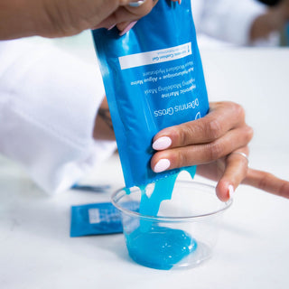 Dr. Dennis Gross Hyaluronic Marine Hydrating Mask blandes sammen.