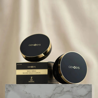 GENOSYS BB Cushion med peptider, niacinamid og SPF50+ som gir naturlig dekkevne og glød.