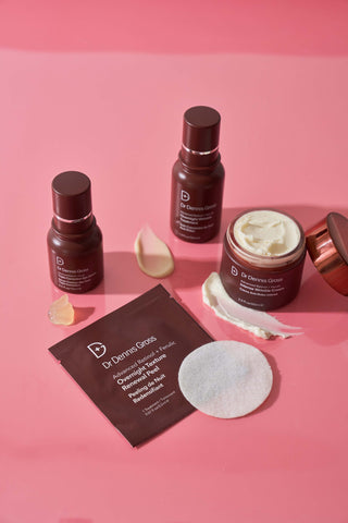 Dr Dennis Gross Overnight Texture Renewal Peel med produkter fra samme serie. 