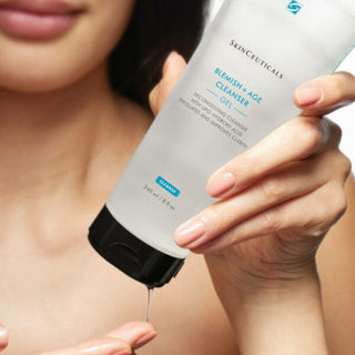 Blemish + Age Cleanser fra SkinCeuticals – eksfolierer og raffinerer for jevnere hud og færre porer.