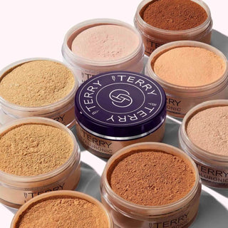 Hyaluronic Tinted Hydra-Powder gir fuktighet, jevner ut porer, og holder huden matt hele dagen.