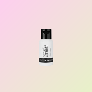 Hyaluronic Acid Serum fra The Inkey List, et fuktighetsgivende serum som reduserer fine linjer og gjør huden fyldigere og glatt med hyaluronsyre.