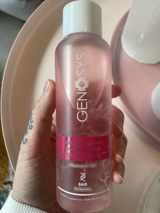 Genosys Biphasic Makeup Remover med naturlige oljer for sensitiv hud.