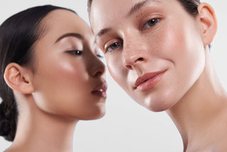 Modell med jevn, glødende hud som illustrerer resultatet av Laser LUX med eksosomer hos Ljoma Hud i Oslo.