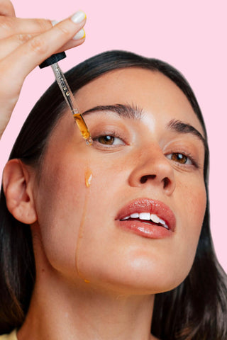 Modell som representerer Ljoma Hud en estetisk hudpleieklinikk i Oslo