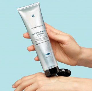 Glycolic Renewal Cleanser fra SkinCeuticals renser dypt uten å tørke ut huden.