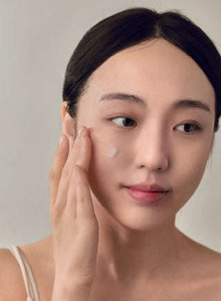 Lett og fuktgivende serum fra Beauty Of Joseon med Centella Asiatica og vitamin C – for jevn hudtone og sensitiv hud.