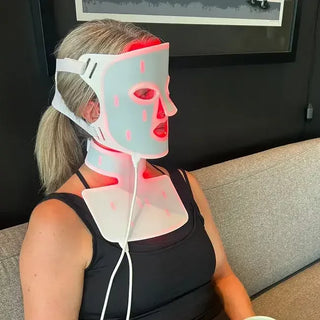 Soma Revive LED ansiktsmaske med hals for fine linjer, pigmentering, urenheter og forbedret hudkvalitet.