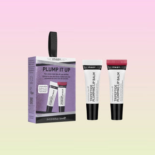 The INKEY List Holiday Kit Plump It Up Duo med to leppebalmer, en transparent og en med Mulberry Tint.